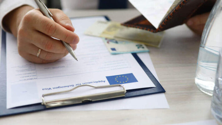 Chuẩn bị giấy tờ khi xin visa châu Âu (Ảnh: sưu tầm)