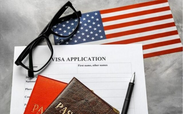 Chuẩn bị hồ sơ đầy đủ là bước quan trọng để đậu visa Mỹ (Ảnh: Sưu tầm)