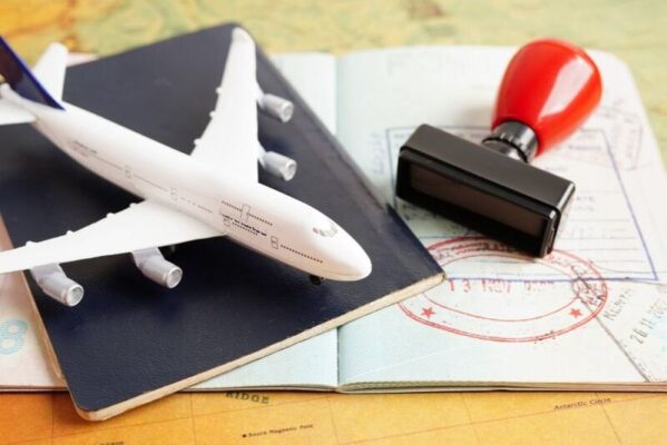 Nhờ dịch vụ bên ngoài làm visa (Ảnh: sưu tầm)