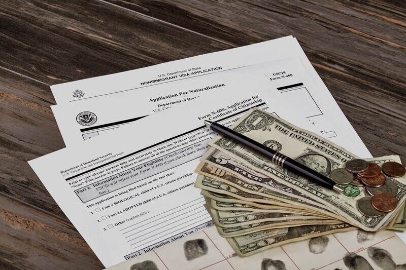 Hồ sơ của người bảo lãnh cần chuẩn bị gì ? (Ảnh: Sưu tầm)