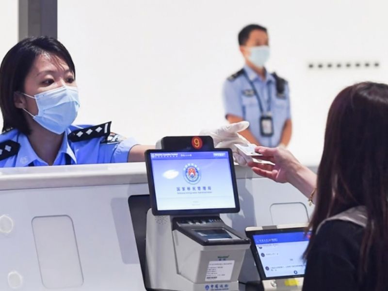 Làm thủ tục tại sân bay Trung Quốc (ảnh: sưu tầm)