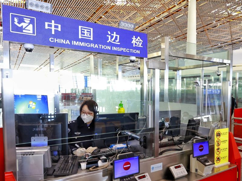 Nhập cảnh vào Trung Quốc tại sân bay. (Ảnh: Sưu tầm)